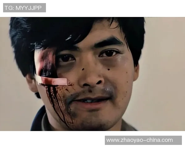 足球明星勇斗小偷展现英雄本色引发社会热议